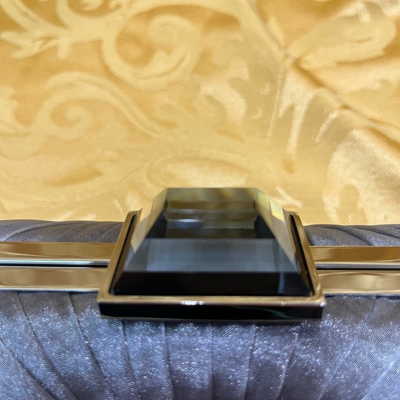 NWT Sondra Roberts Gray Silver Satin Twist Evening Clutch Optional Chain Strap - Picture 7 of 11